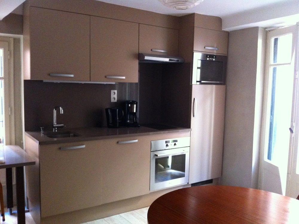 CAN ARTISTS Studio