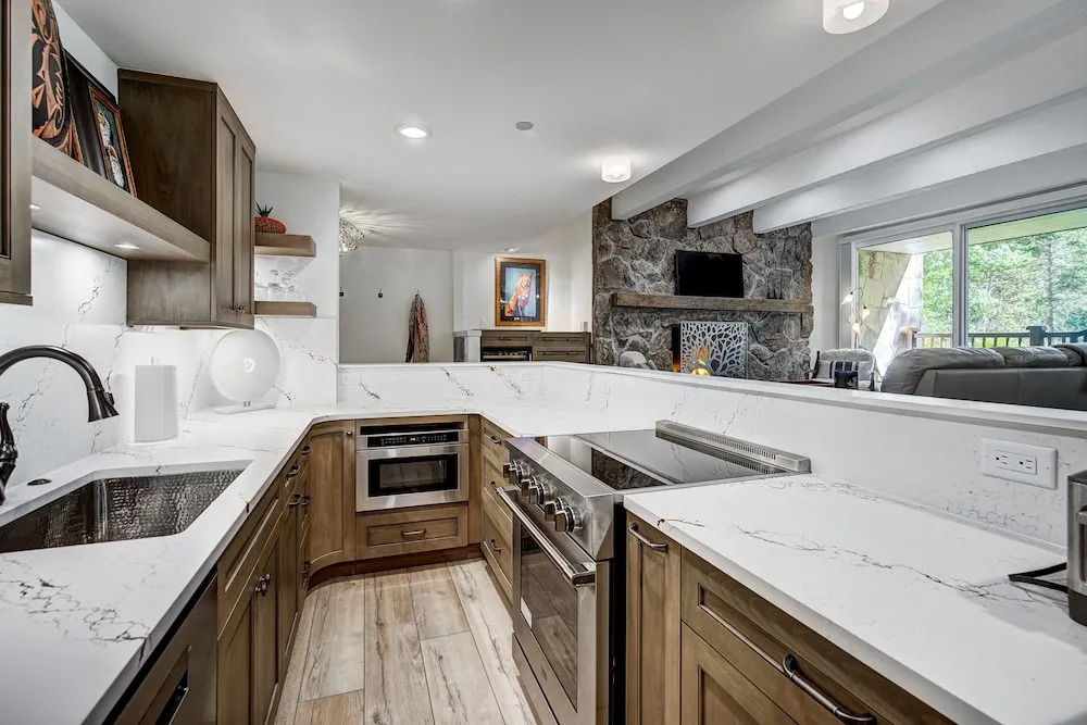 2 BR Next to Eagle River in the Heart of Vail