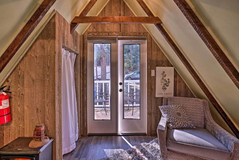 Cozy, Pet-friendly Mtn Cabin: 1 Mi to Lake Gregory