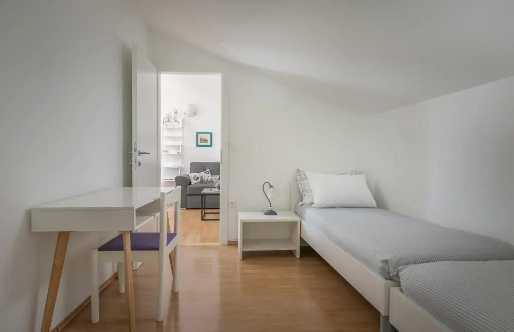 4+1 apartment in the city centre, near the beach