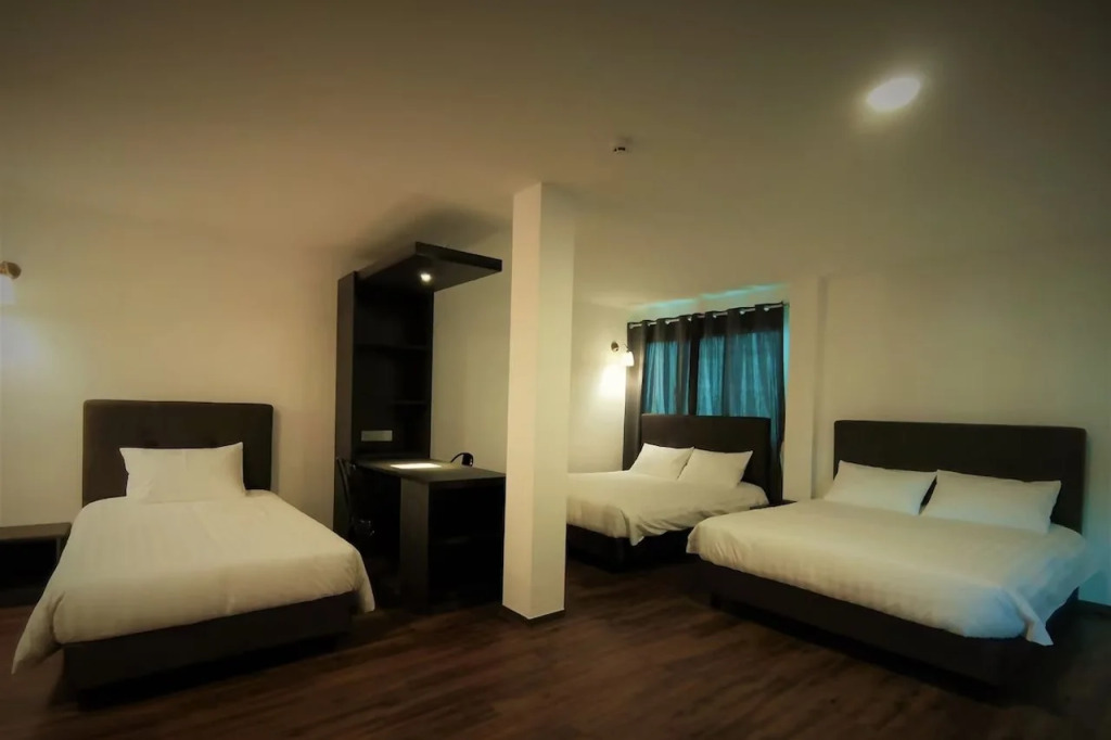 HOTEL LONGHOUSE