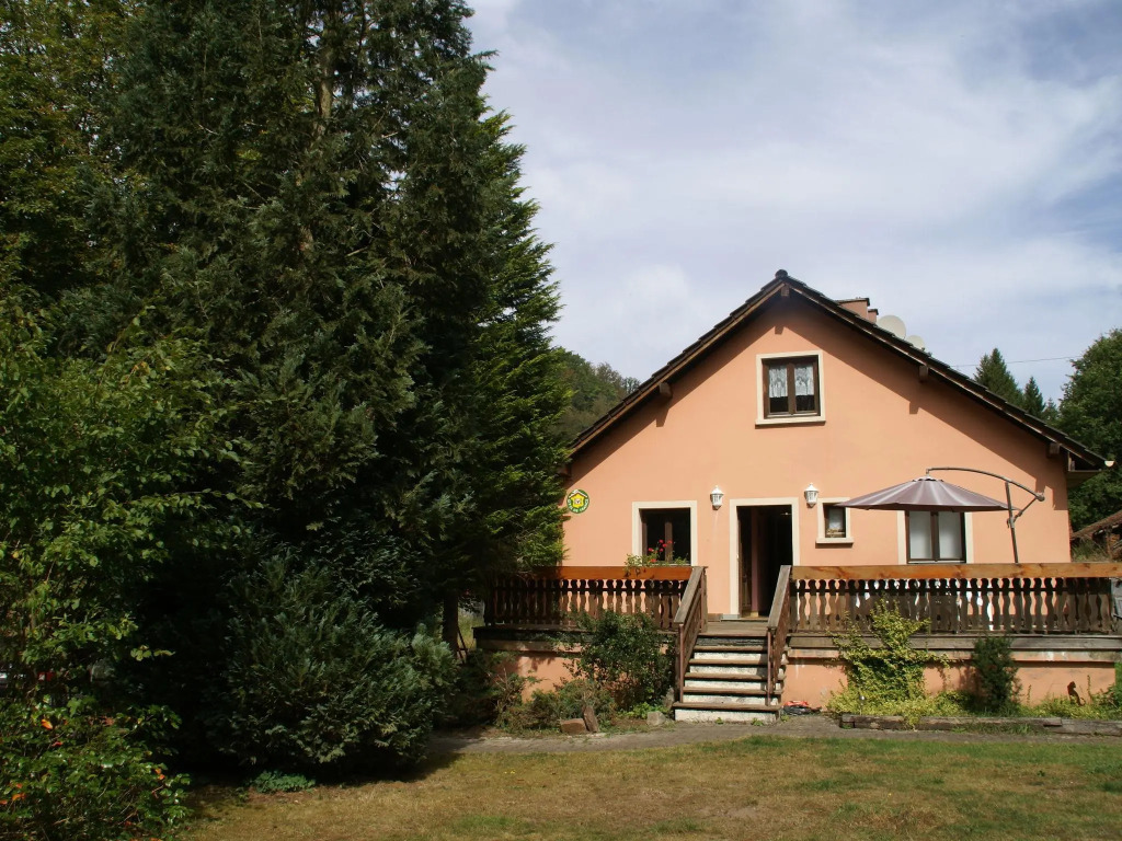 Large holiday home with garden near the lake