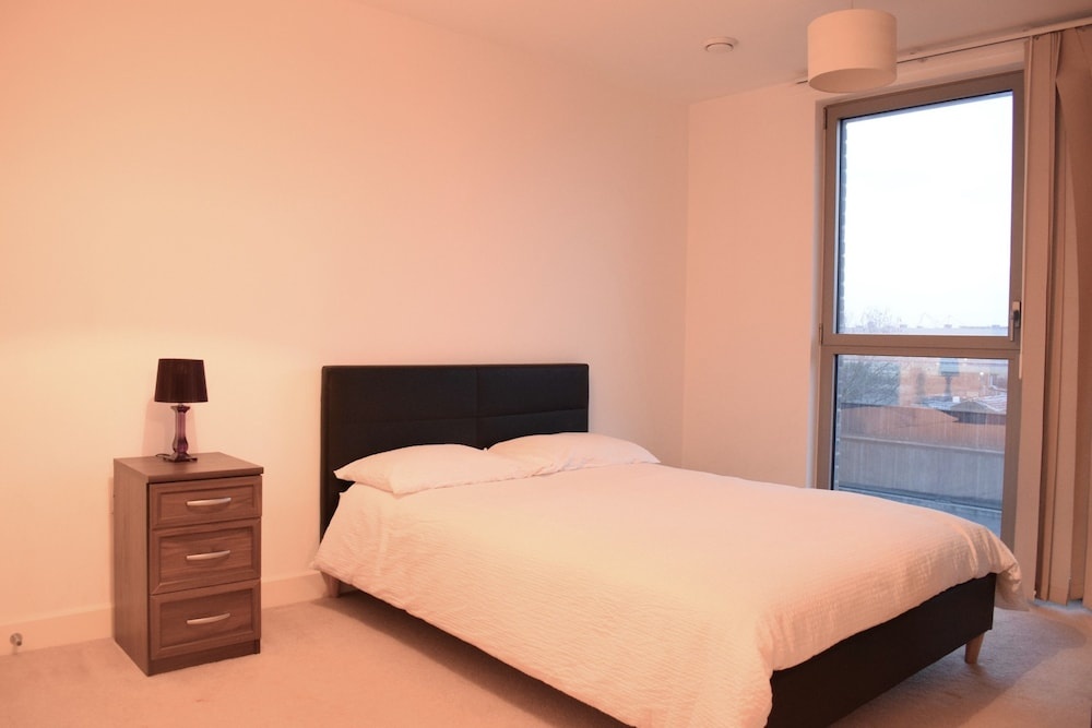 Modern 3 Bedroom Apartment Near City Airport