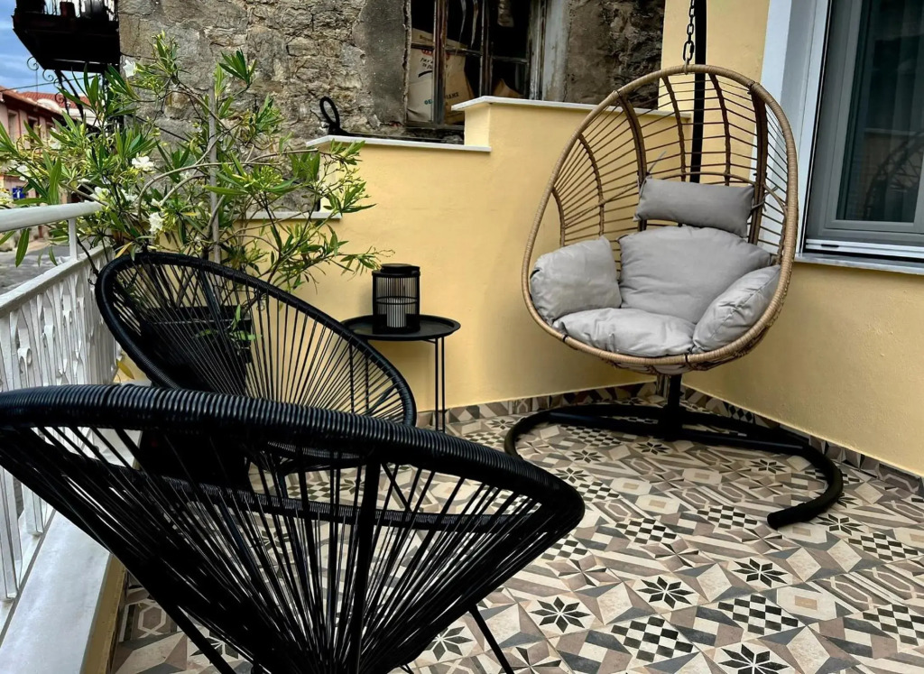 Under the Aqueduct boutique house