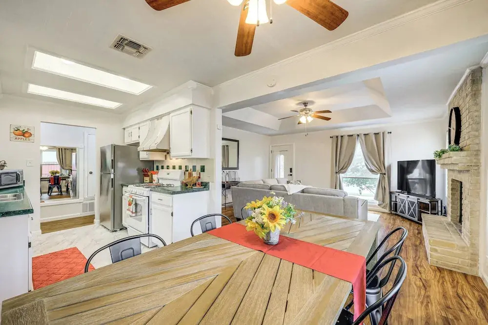 3 Mi to Randolph Afb: Family Home w/ Poker Table!