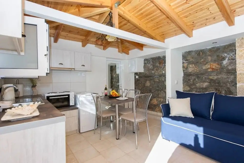 New Hope, studio with pool near the beach