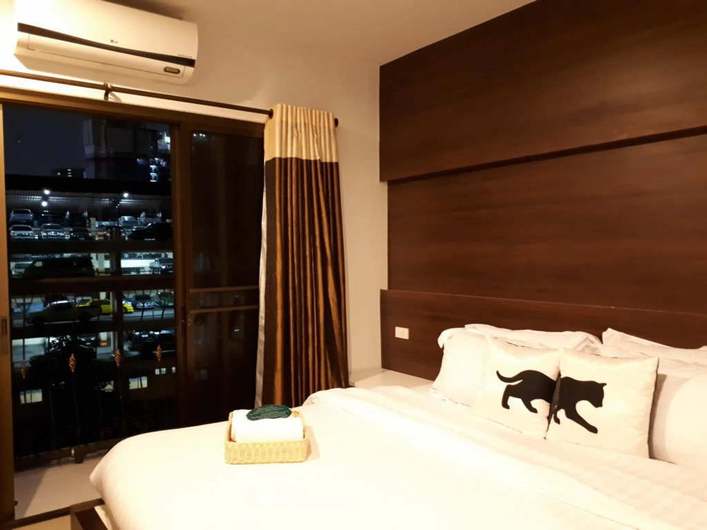 Bed By City Hotel
