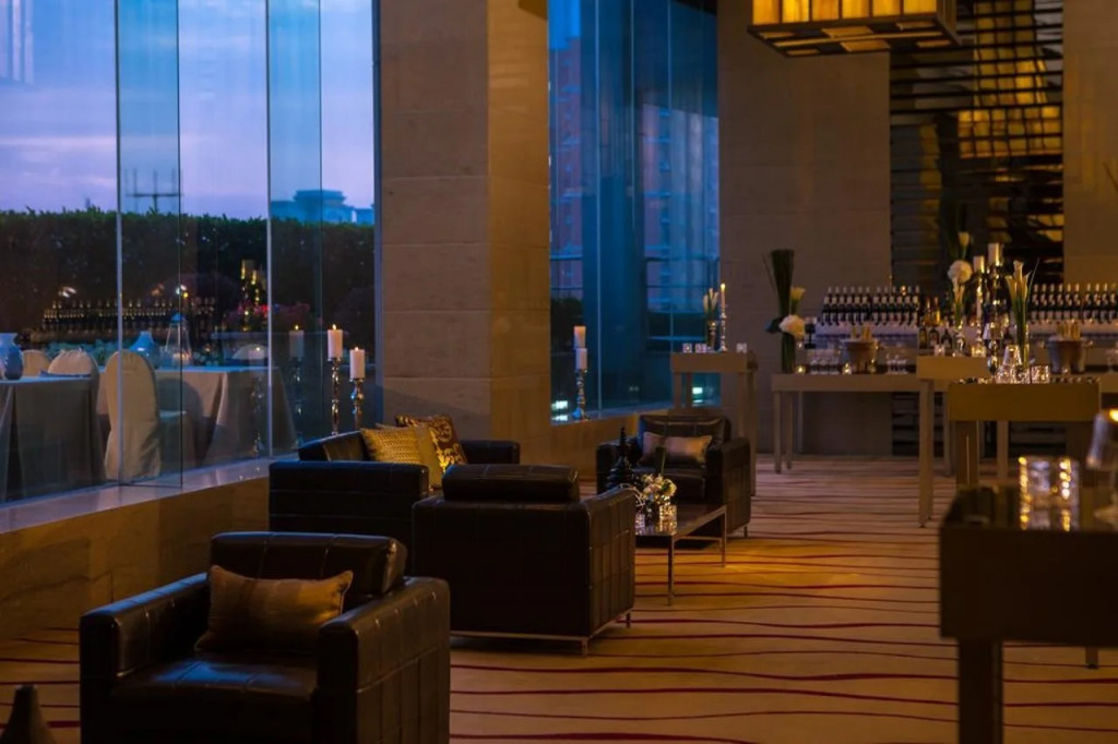 Renaissance Shanghai Zhongshan Park Skyline Hotel