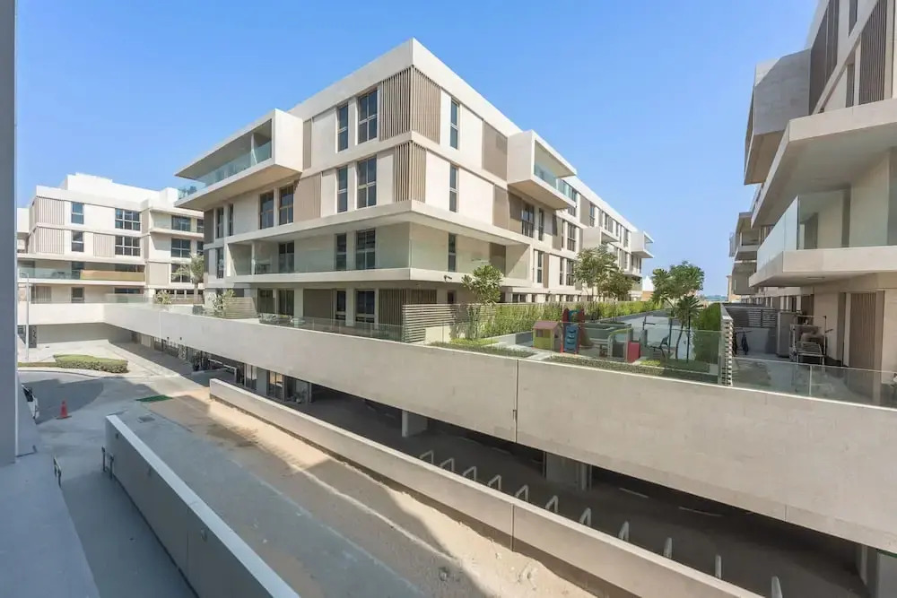 Contemporary 2BR in Azizi Greenfield - Meydan