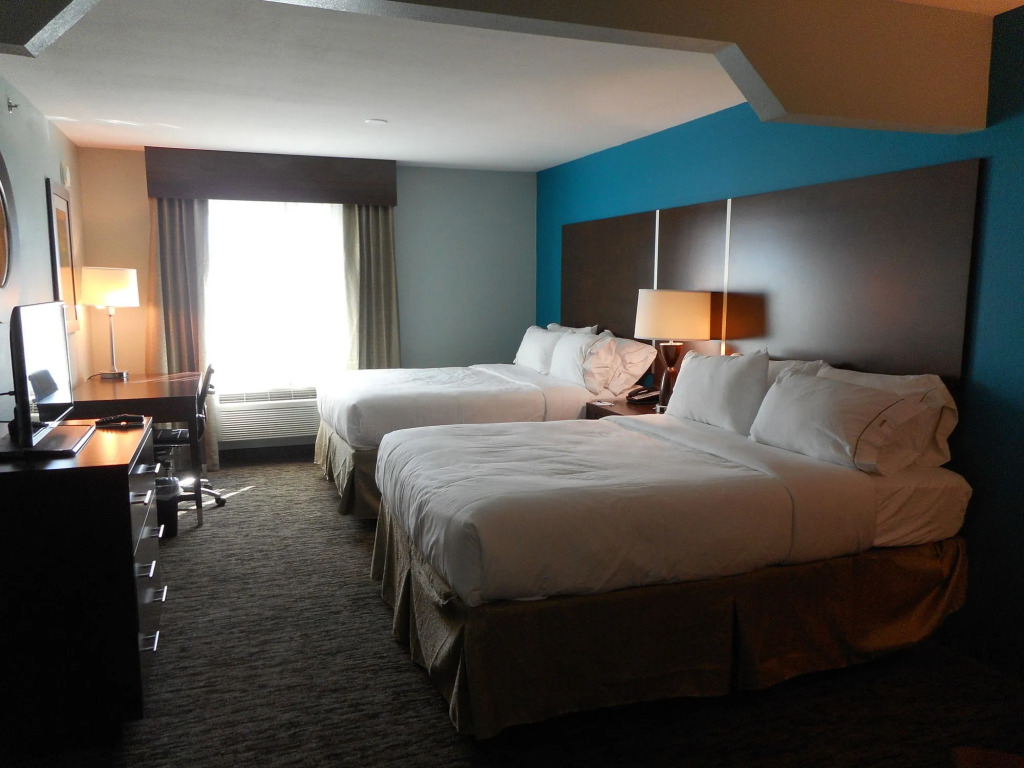 Holiday Inn Express & Suites - North Carmel / Westfield by IHG