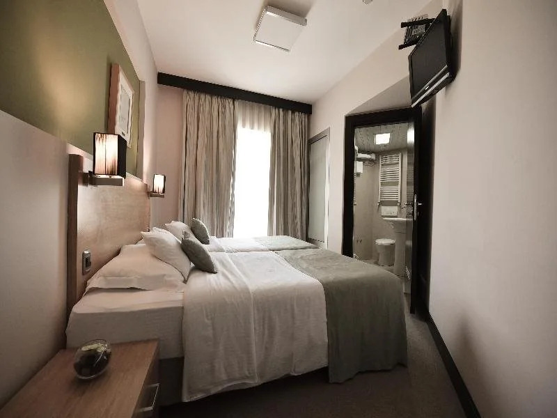 City Hotel