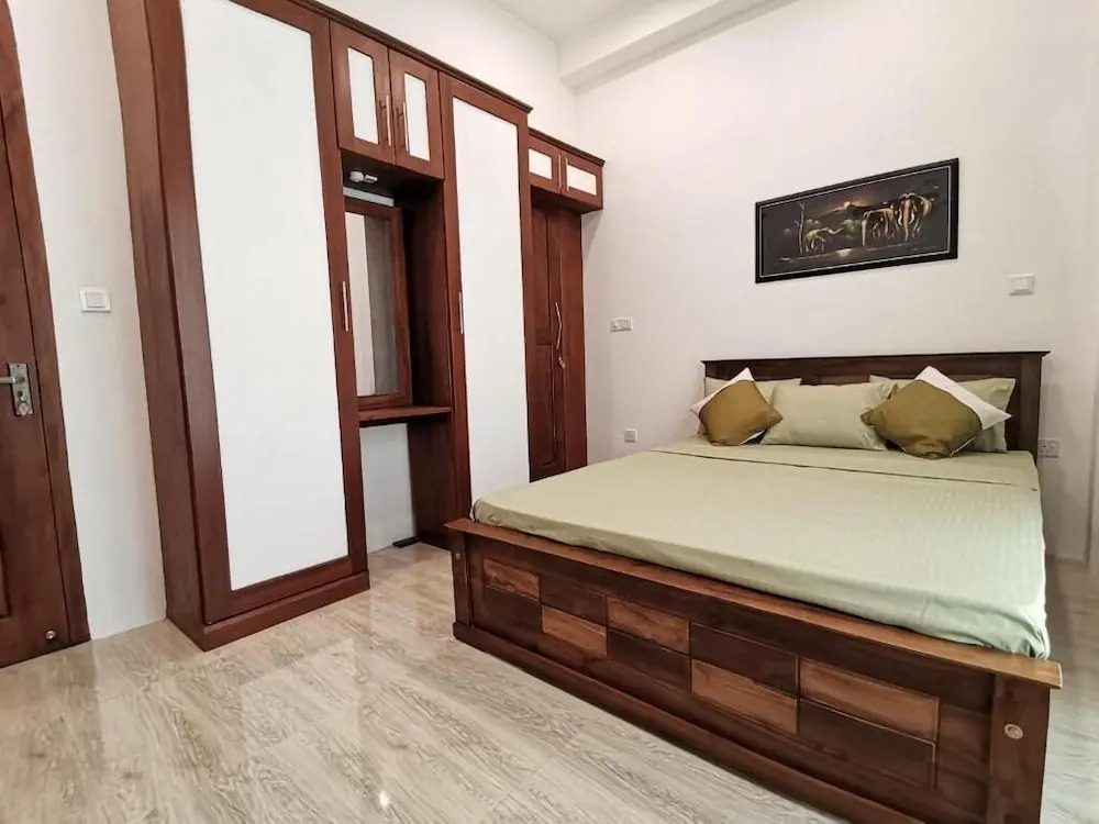 Maujis Villa And Guest House