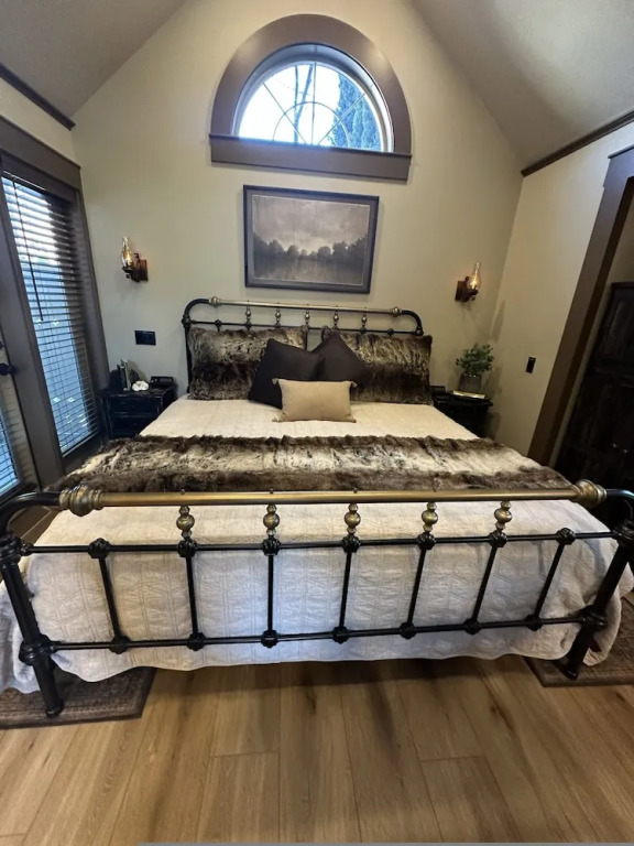 Luxury Gold Miner Cottage Walk to Britt