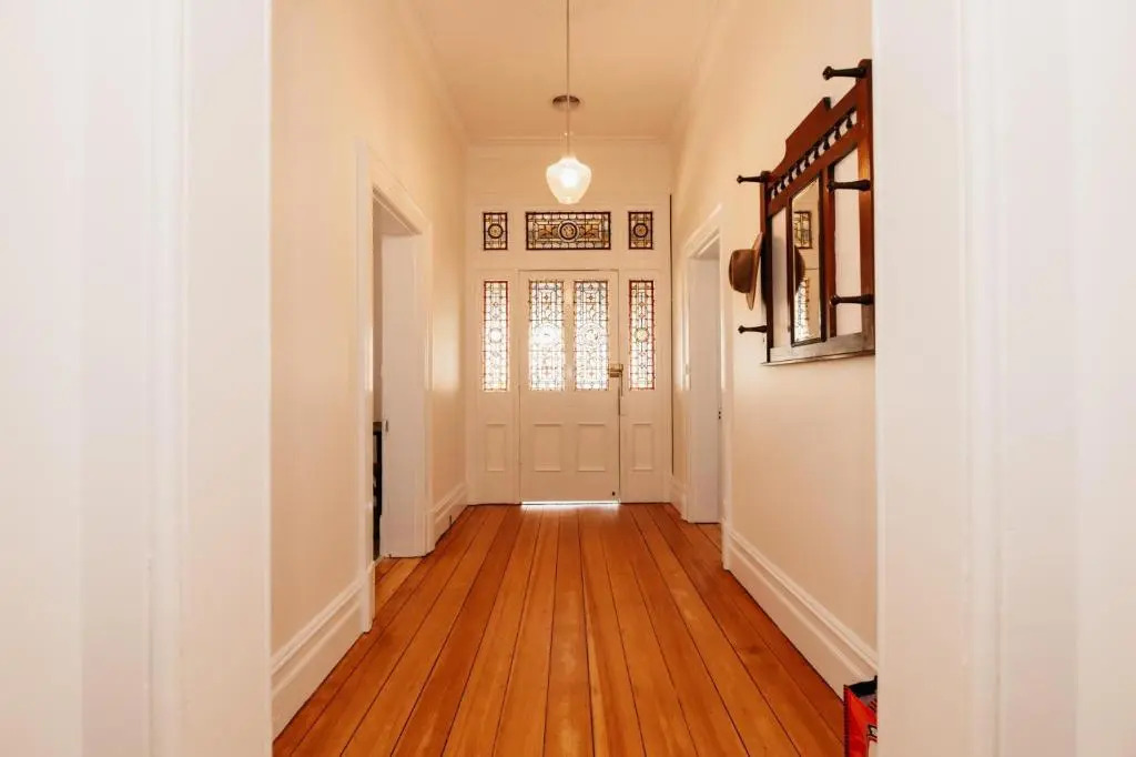 Dunkley House Bathurst Large CBD Heritage Home, Sleeps 10
