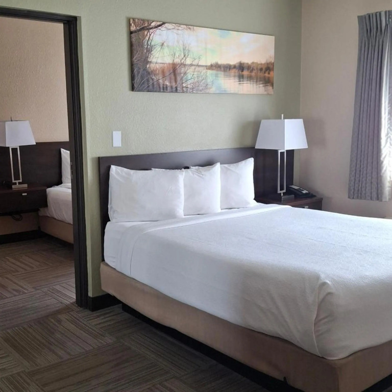 Island Suites