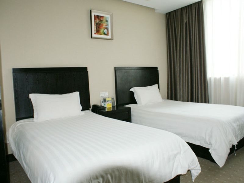 Jitai Hotel (Zhongshan North Road Metro Station)