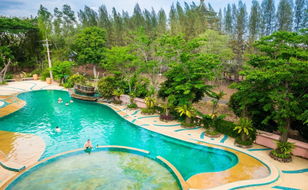 Horseshoe Point Resort