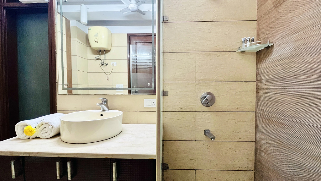 Bluo Park Facing 3Bhk - Balcony, Lift, Parking