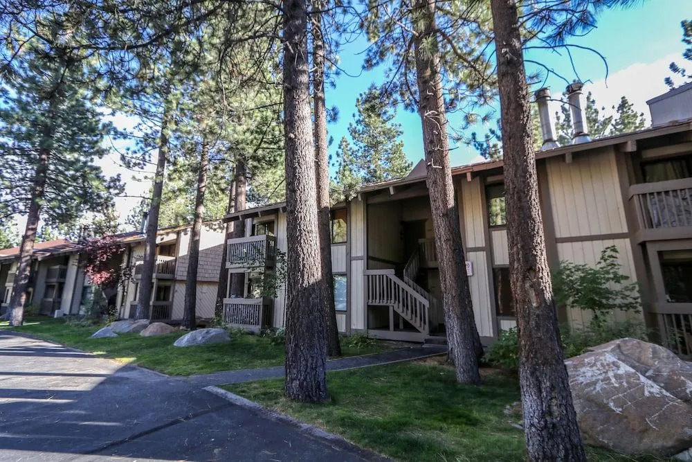Horizons 4 166 Updated Upstairs Unit with Private Washer Dryer, Walk to Town, On Shuttle Route to Lodges by RedAwning