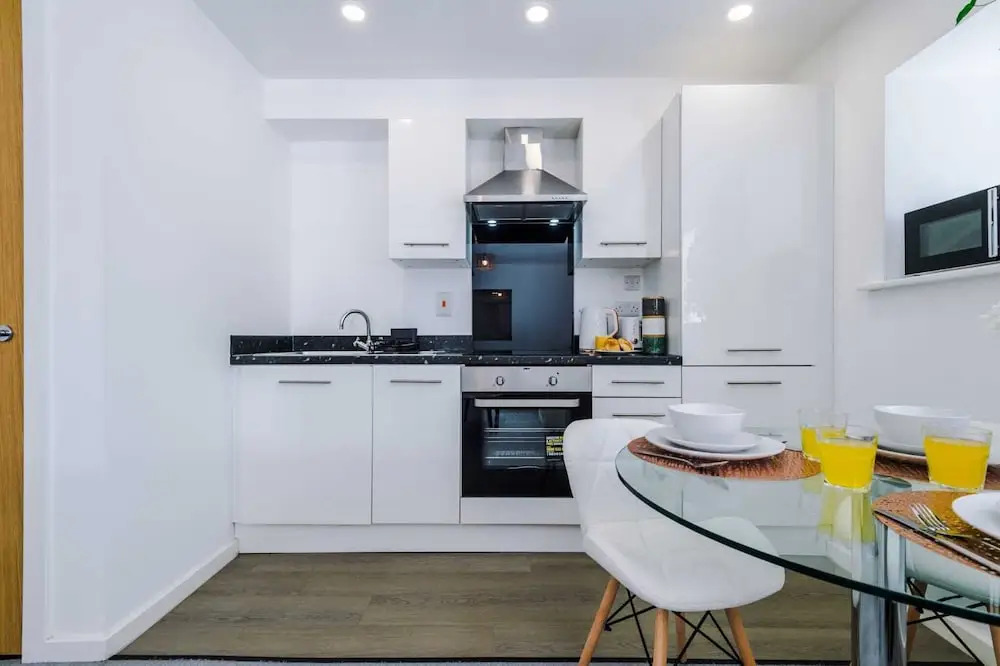 Stunning 2-bed Apartment With Allocated Parking
