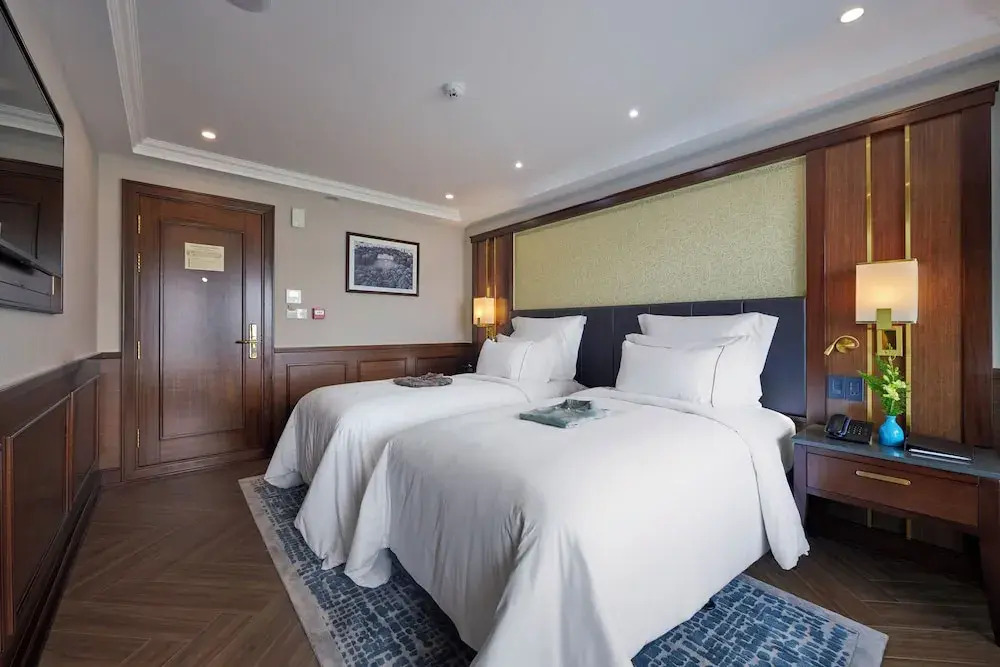 Paradise Legacy Cruise Halong