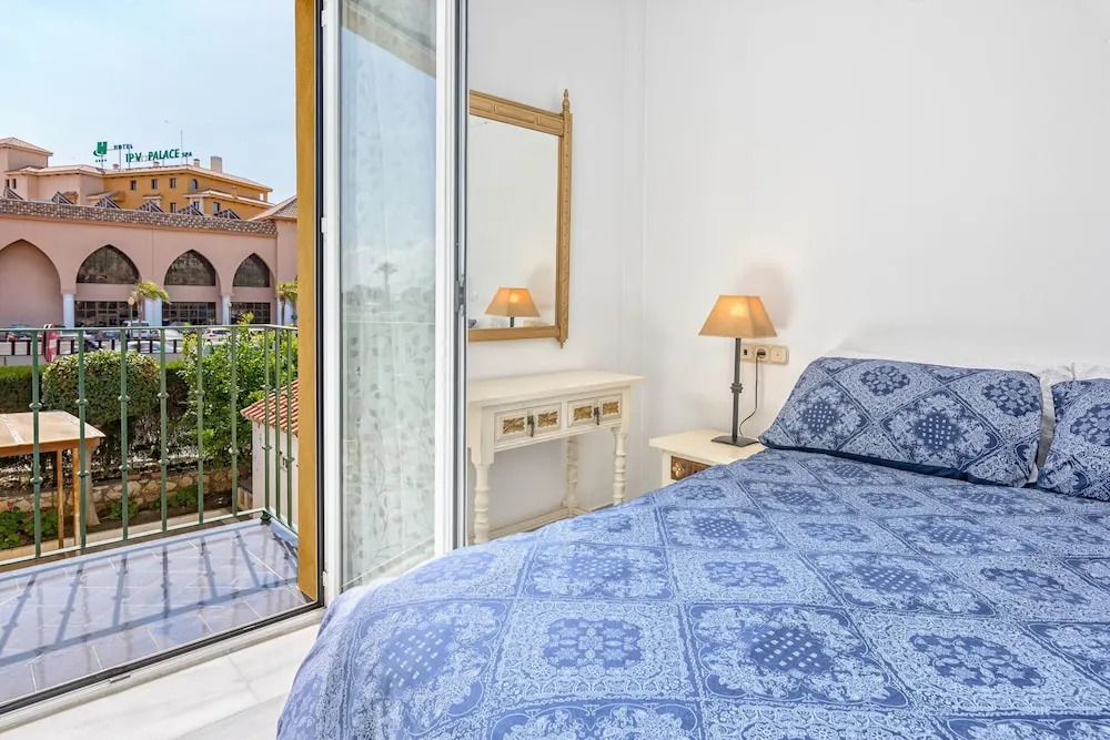 Beatriz - Amazing House in 1 min Walk to the Beach, Sea Views, Wifi