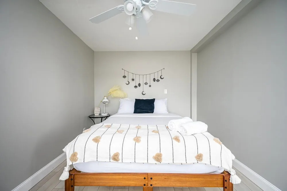 ATL Downtown 2BR with Free Parking Gym
