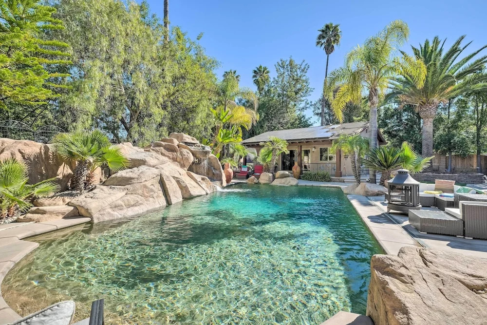 Bright Poway Studio w/ Shared Outdoor Pool!