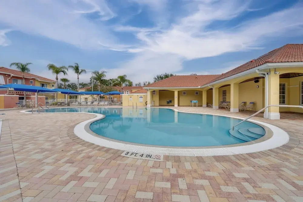8 Mi to Disney World: Townhome w/ Balcony & Patio!