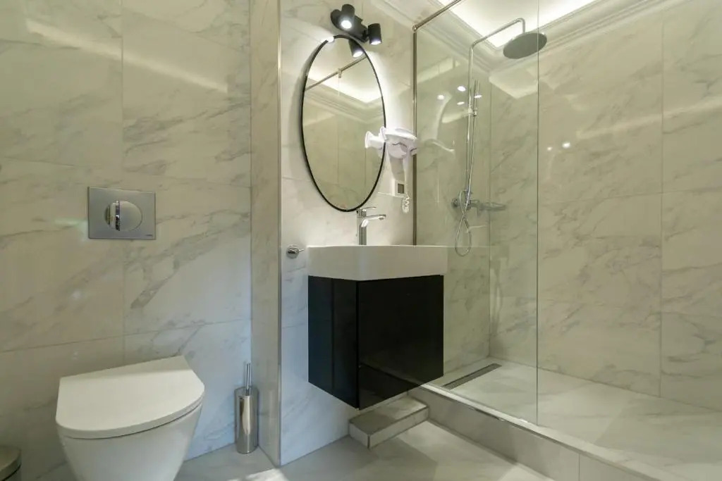 2H Horizon Hotel