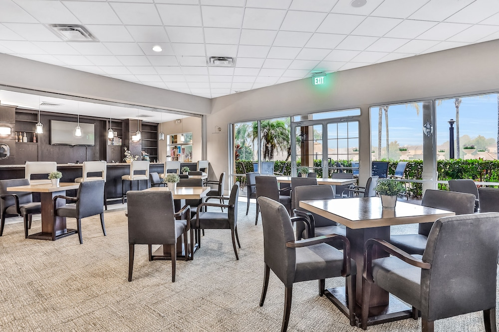 Two-story, Dog-friendly gem Near Theme Parks With Pool, Central AC & On-site gym