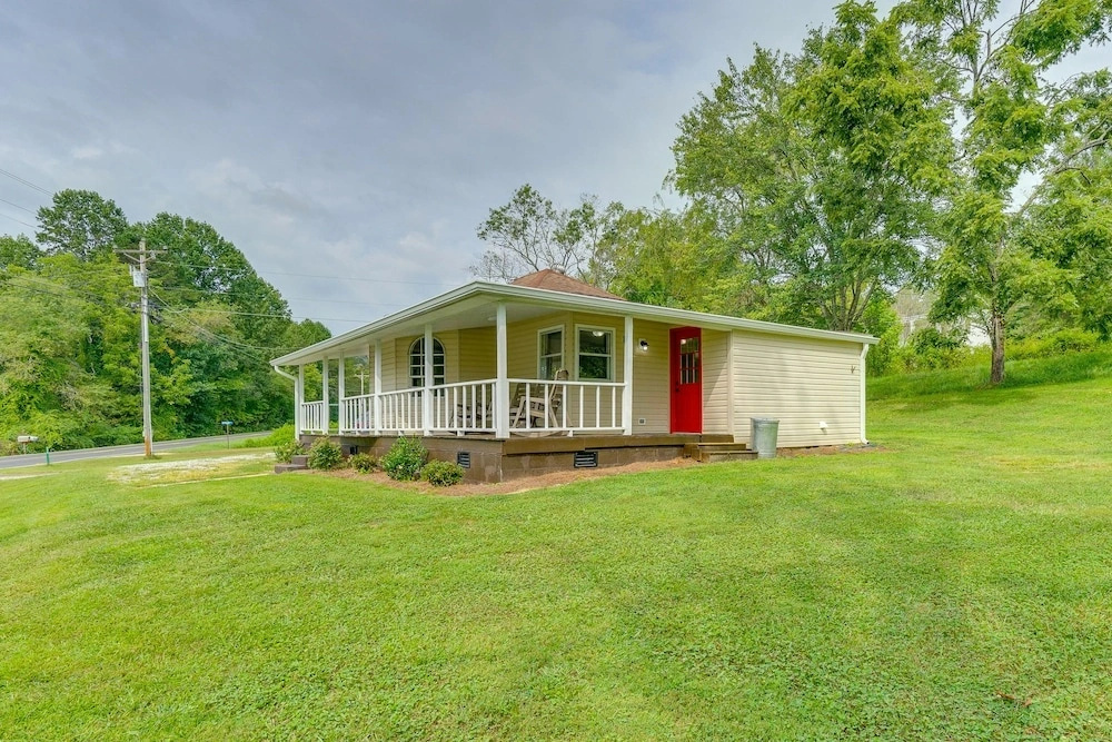 Blairsville Beauty Near Hiking Trails & Vineyards