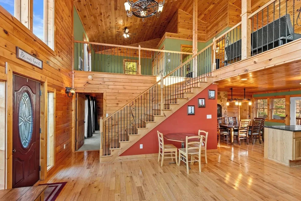 Beech Mountain Breeze - Views, pet Friendly, hot Tub, Sleeps 14