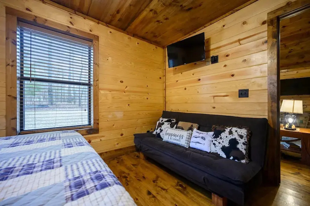 Whitetail Retreat Cabin for 13!