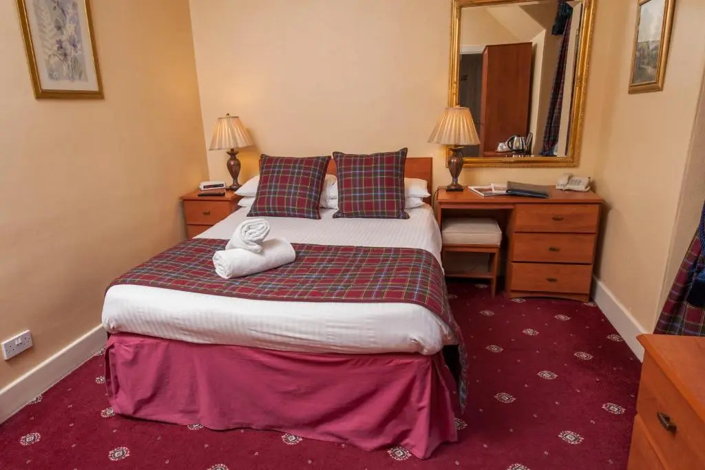 Loch Kinord Hotel