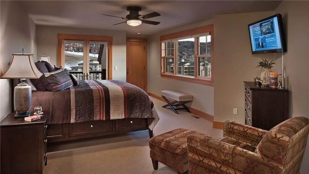 Peaks Grande Chalet 8 BedroomHoliday home By Moving Mountains