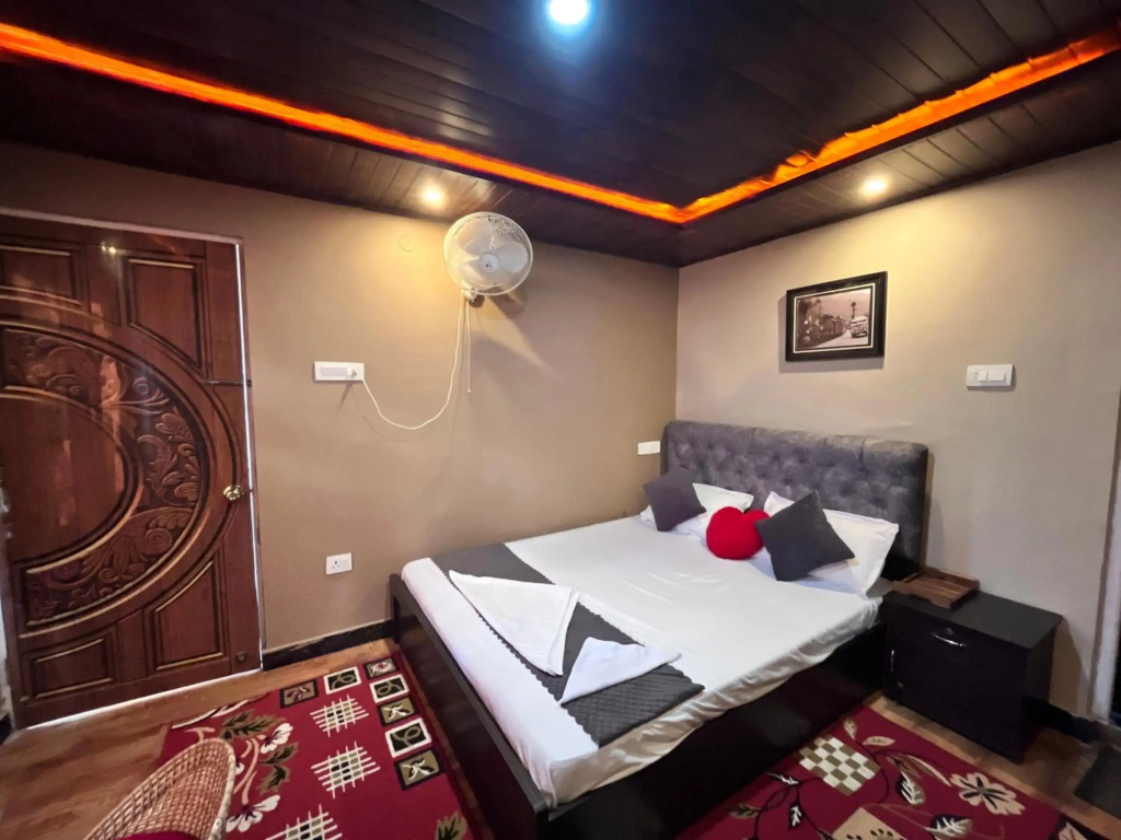 Traditional Hotel & Restaurant !! Kurseong !! Best Hotel in Kurseong