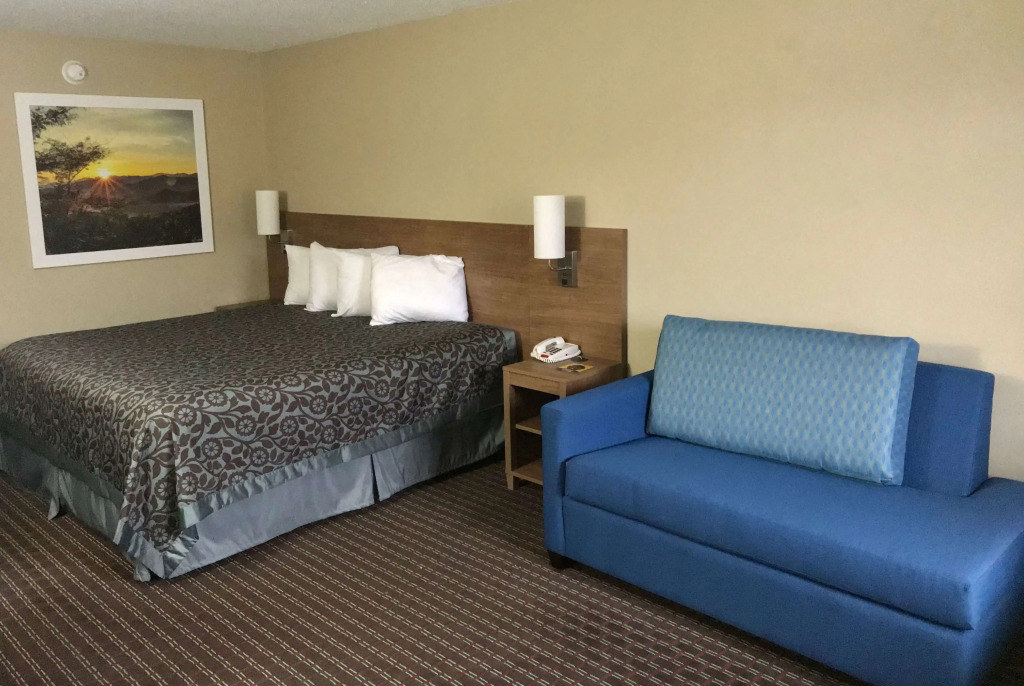 Days Inn By Wyndham Lexington-Columbia