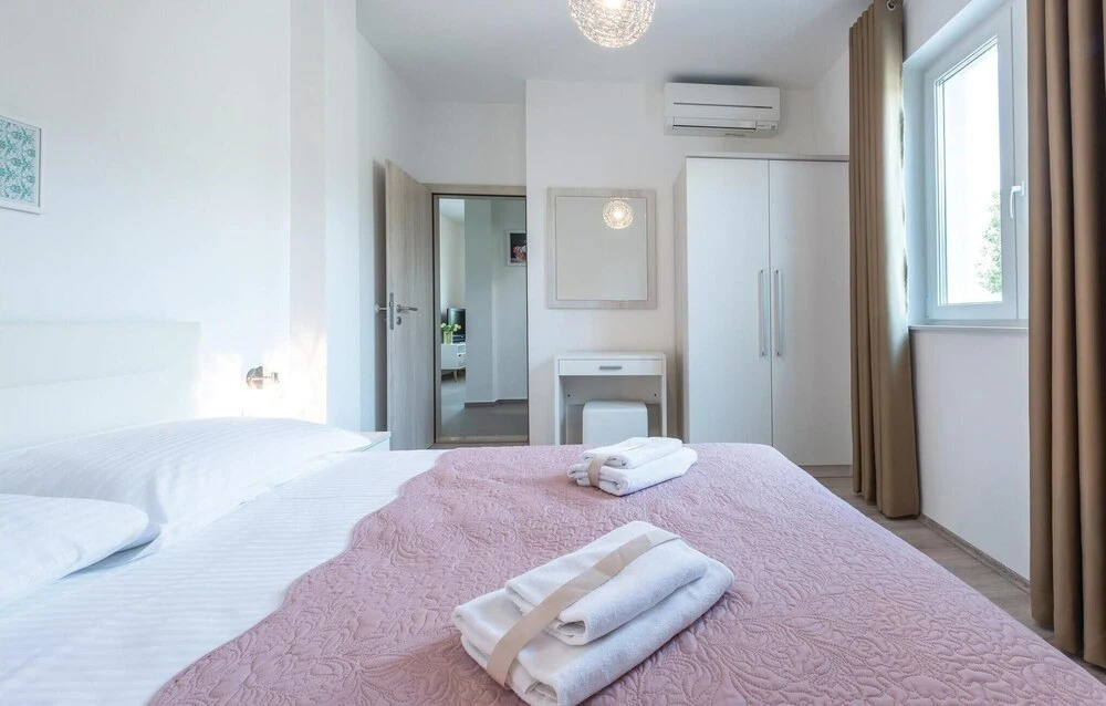 Awesome Home in Cavtat With Wifi and 1 Bedrooms