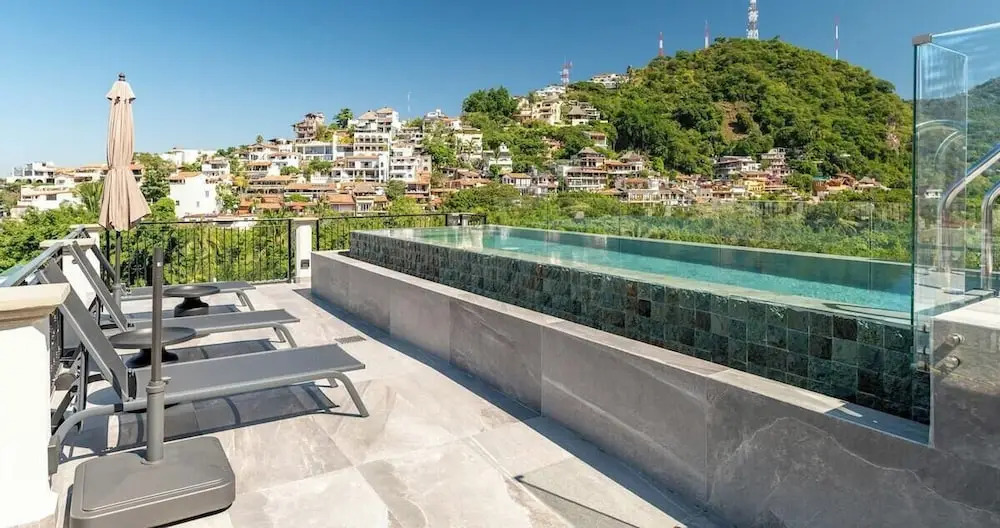 Centric 1 BR Condo in Zona Romantica - Pool