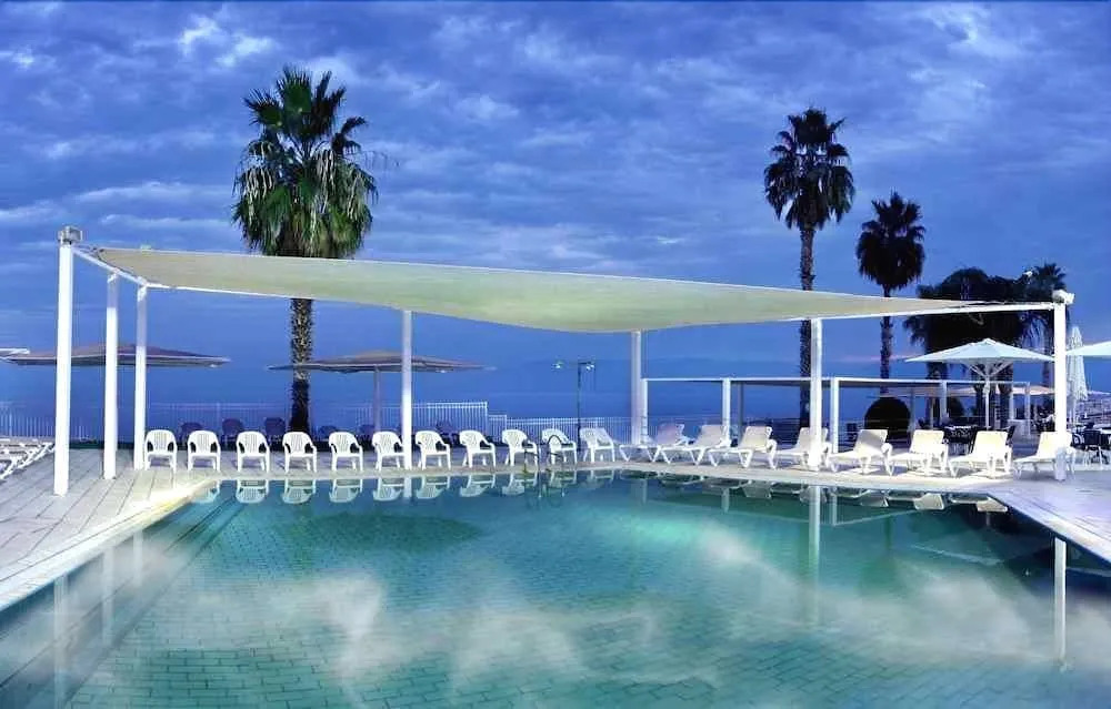 La Perla Hotel