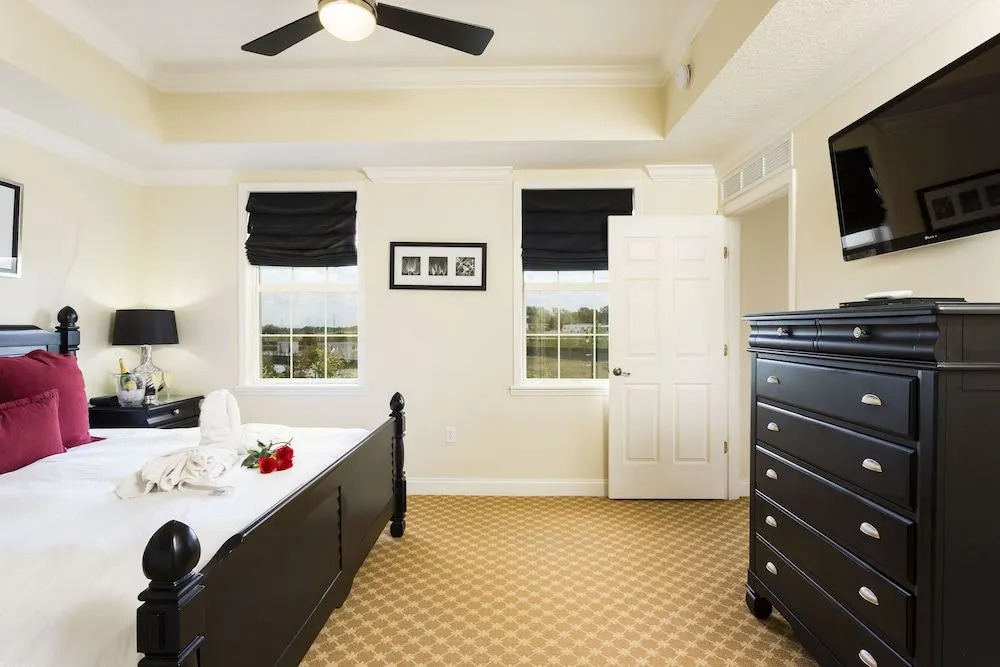 Corner Unit Terraces 3 Br condo by RedAwning