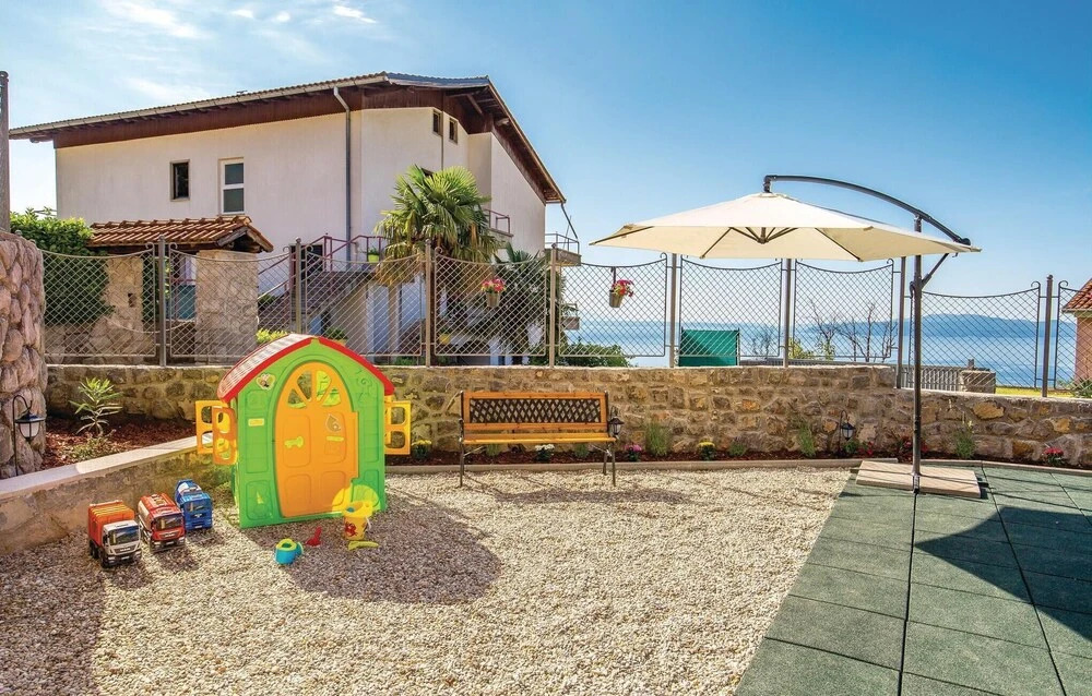 Cozy Home In Icici With House Sea View