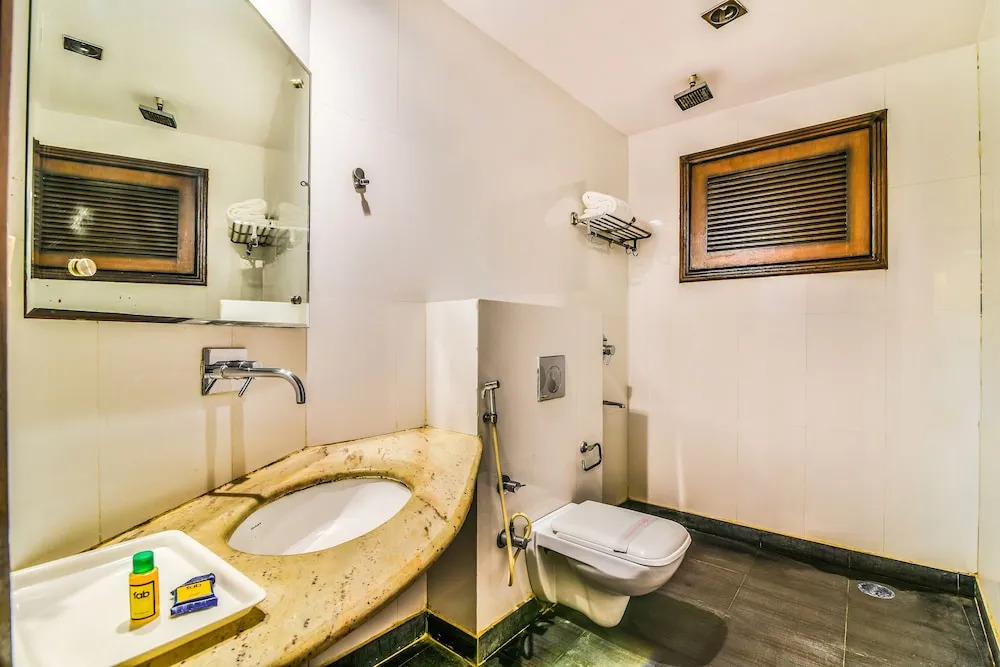 FabHotel Alpine Tree