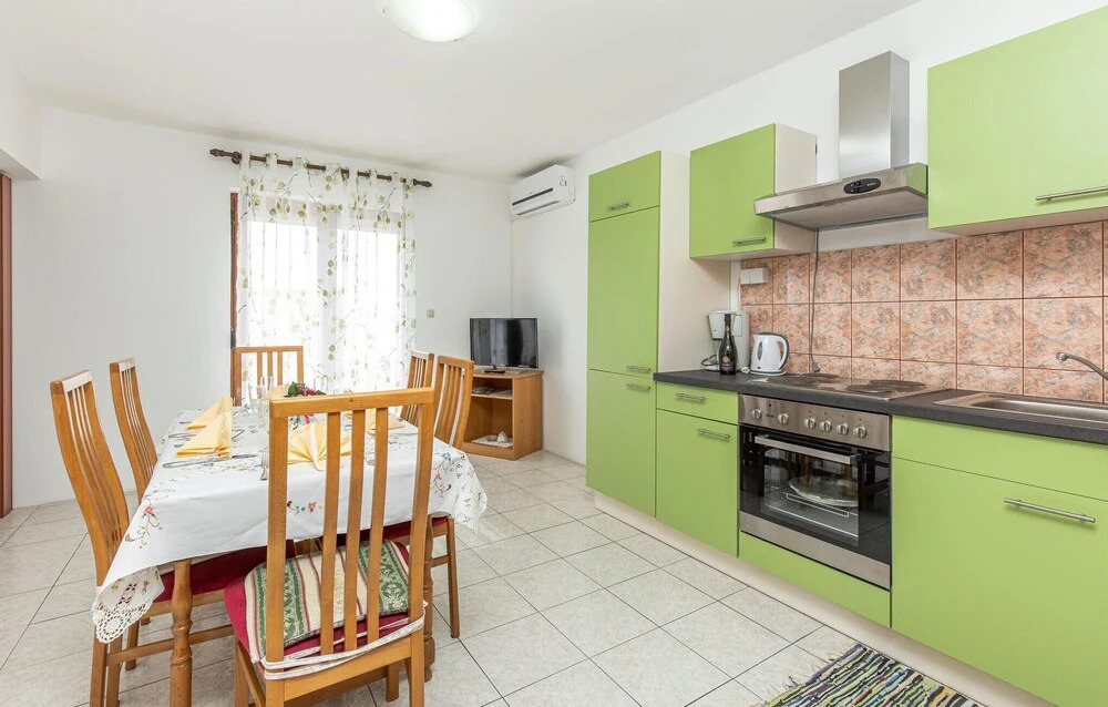Stunning Apartment in Novi Vinodolski With Wifi and 4 Bedrooms