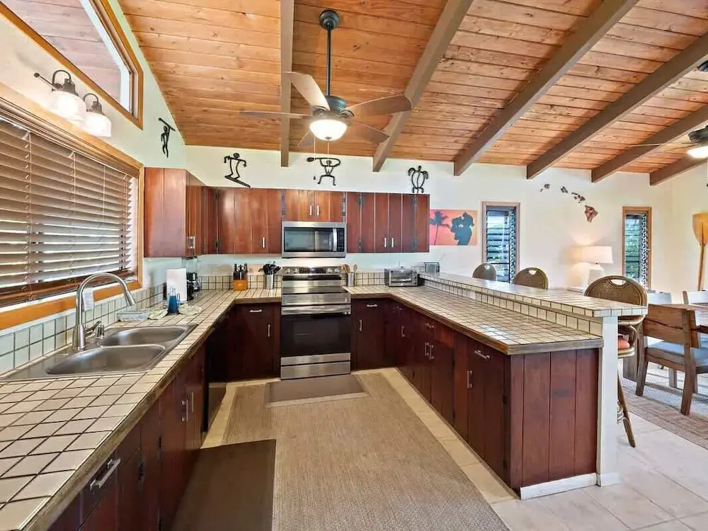 Heeia Bay Paradise Spacious 3 BDR Steps to Beach