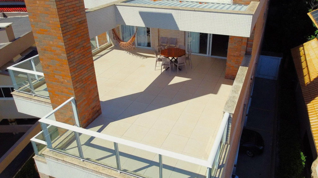 1083   Apartamento Com Vista Para O Mar Em Bombinhas