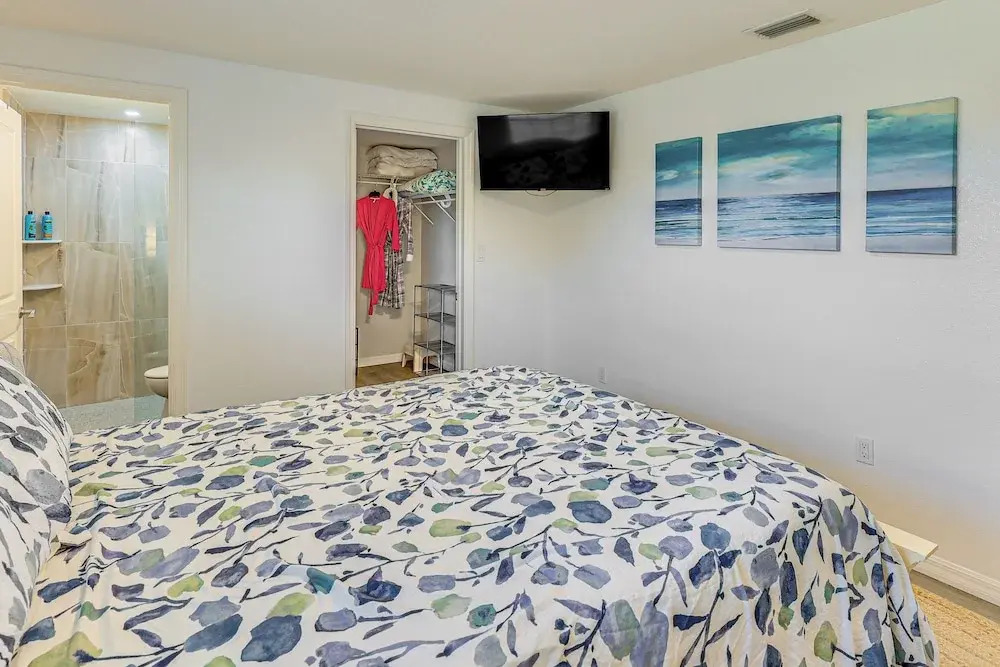 Golf, Boat & Beach-hop: Quiet Port Charlotte Home