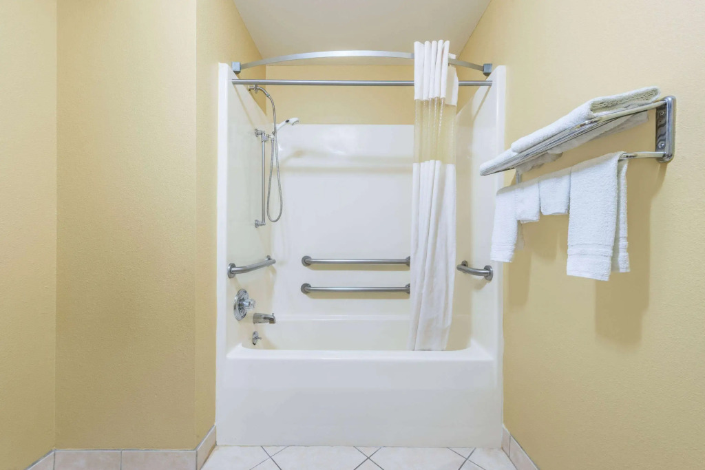 Super 8 by Wyndham Troy IL/St. Louis Area