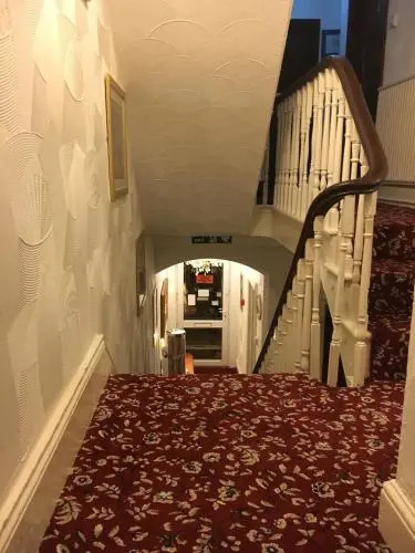 The Laurels Hotel